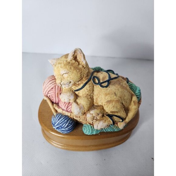 VINTAGE 1993 Summit Collection Beautiful Dreamer Cat Sleeping On Yarn Music Box - Picture 2 of 11